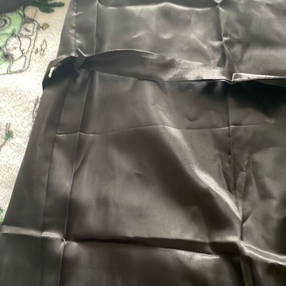 New without tags one size satin team bride black robe short sleeved - Picture 4 of 4